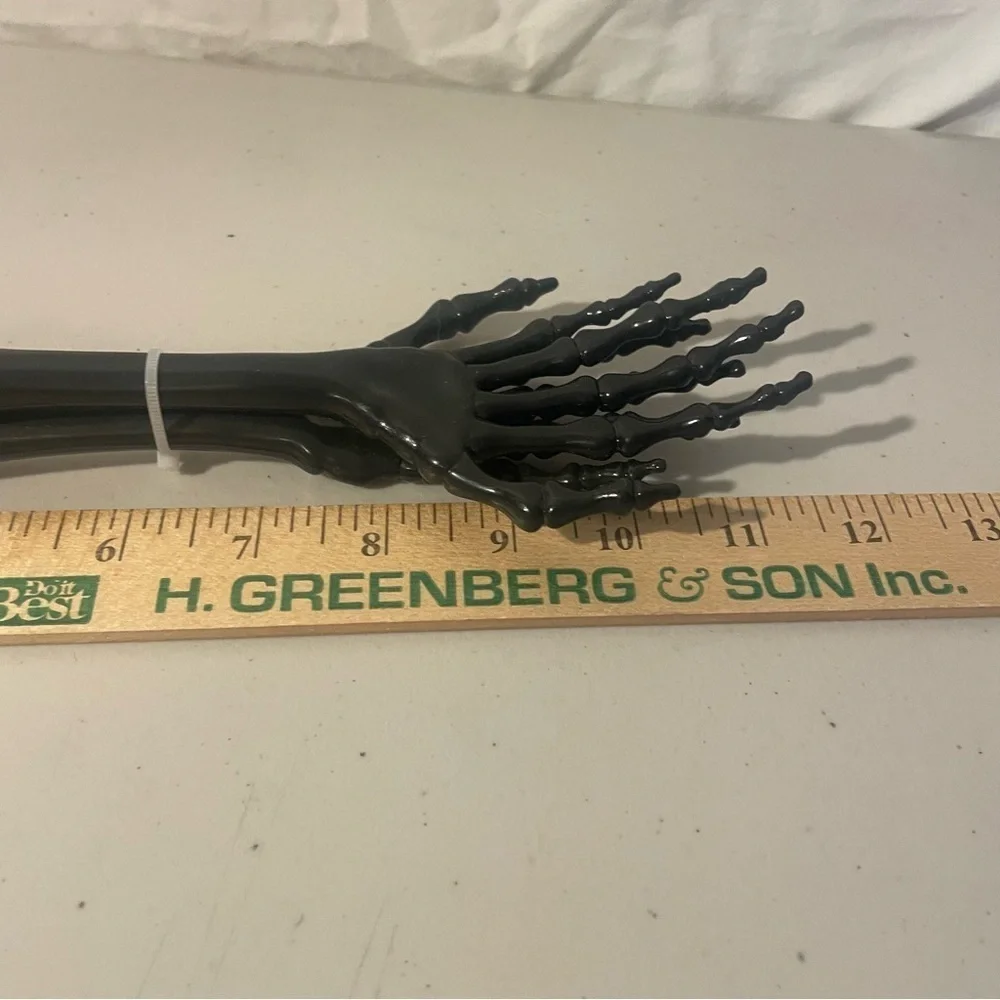 Skeleton tongs Black NEW grab for your holiday party